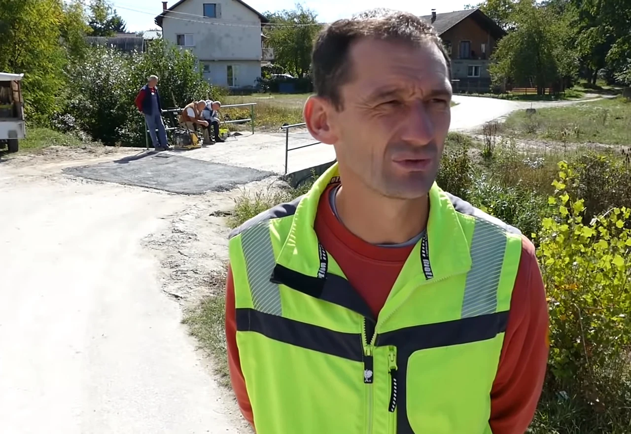 VIDEO | Vijećnik sam asfaltirao javnu cestu jer Općina nije htjela