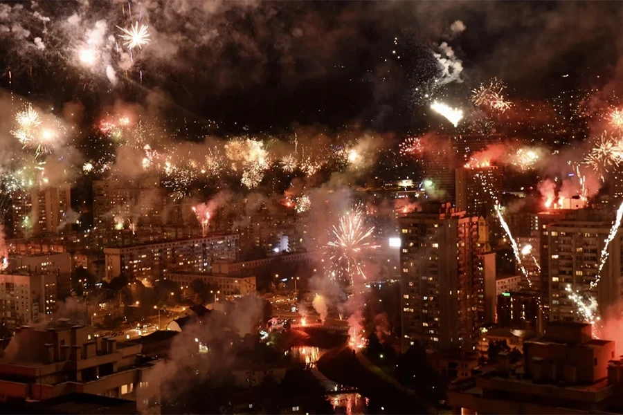 Navijači Željezničara priredili vatromet za pamćenje