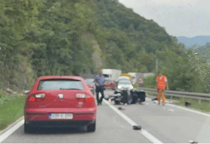 Kod Crnaje se sudarili automobil i motocikl - promet usporen