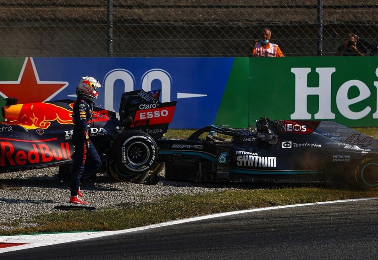 Verstappen kažnjen zbog sudara koji je mogao završiti kobno