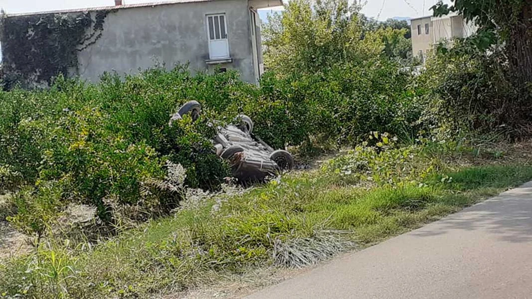Vozilom u zavoju sletio s ceste u Metkoviću i poginuo