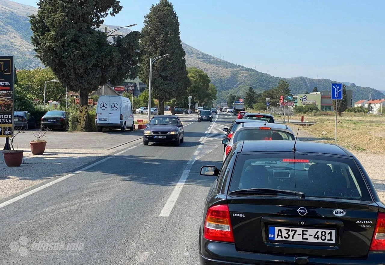Sudar kamiona i Opel Astre na M-17