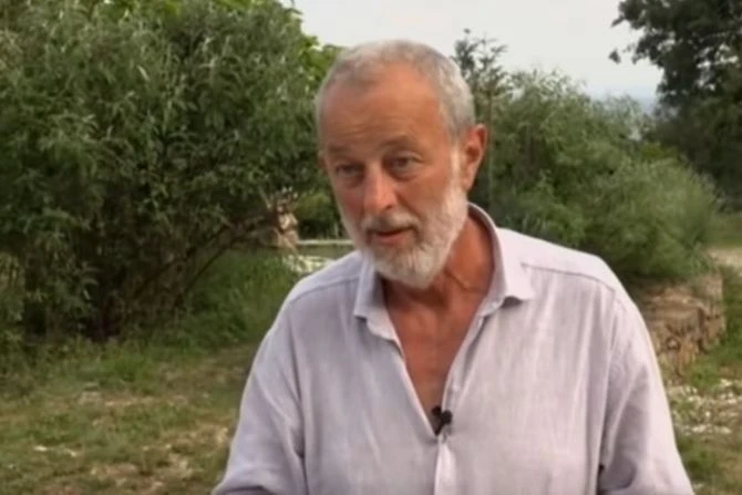 Optuženom za silovanje narukvica na nogu, izlazi iz pritvora