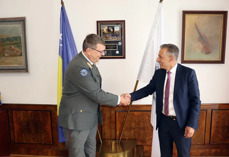 Dok tužiteljstvo traži pritvor, Osmica na važnim sastancima