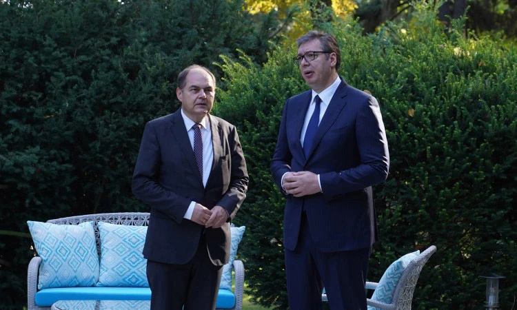 Vučić od Schmidta očekuje izbalansiran pristup