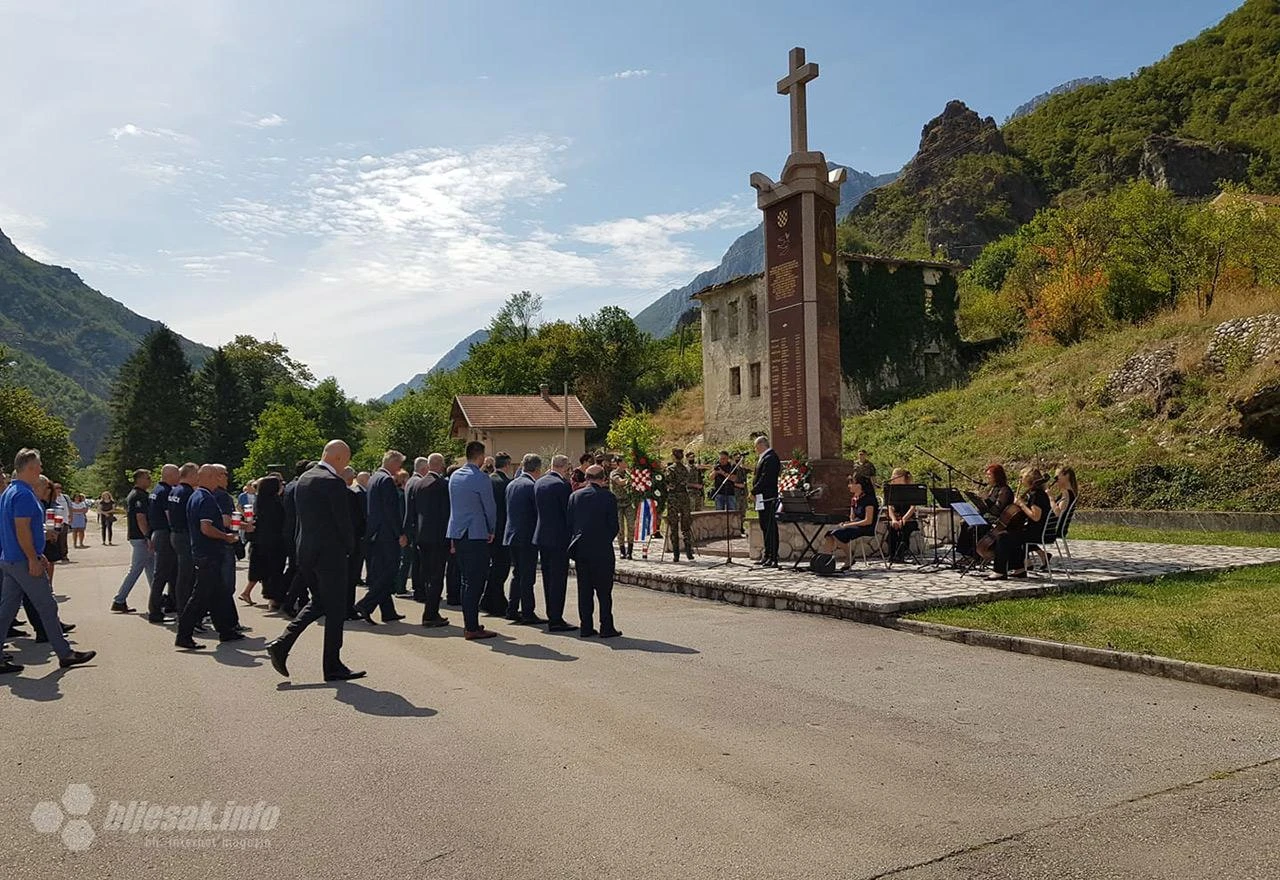 Poruka iz Grabovice: Nema vapaja, nema klečanja - radite svoj posao!