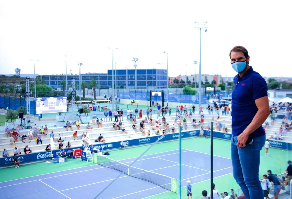 Rafael Nadal na štakama nakon tretmana na stopalu