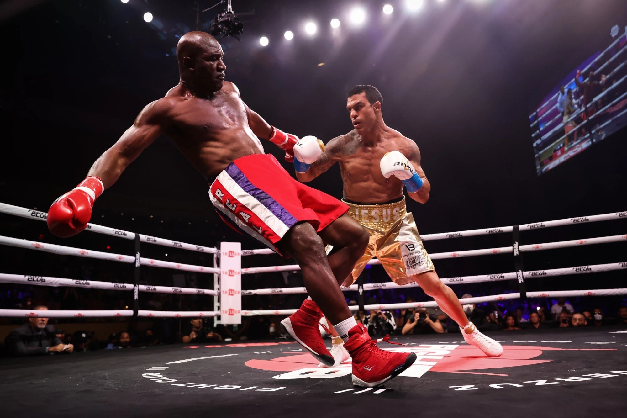 Holyfield doživio težak poraz po povratku u ring
