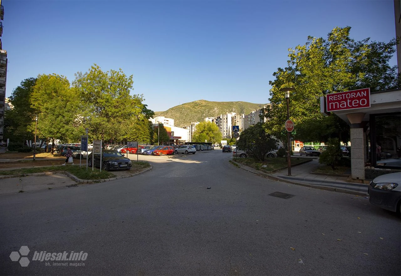 Mostar: Učenike dočekali radovi i neobilježeni pješački prijelazi