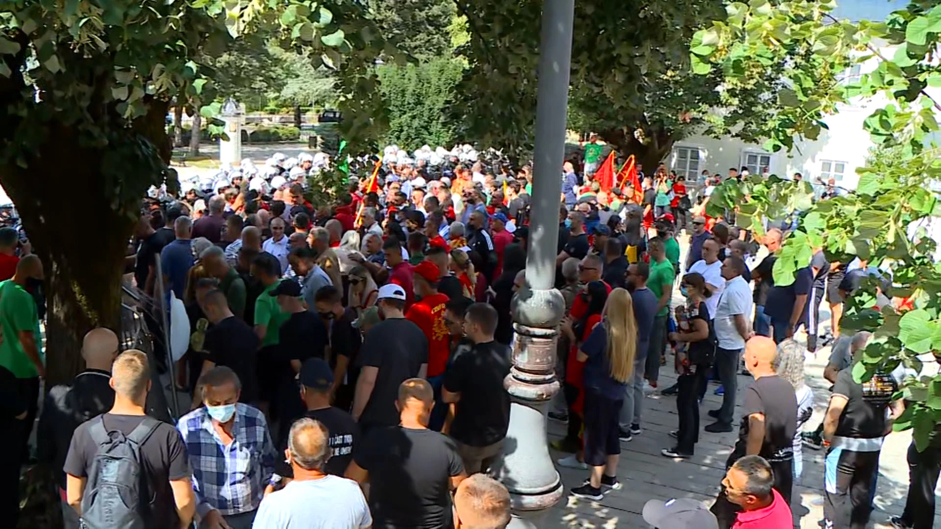 Kordon policije se povukao pred prosvjednicima u Cetinju 