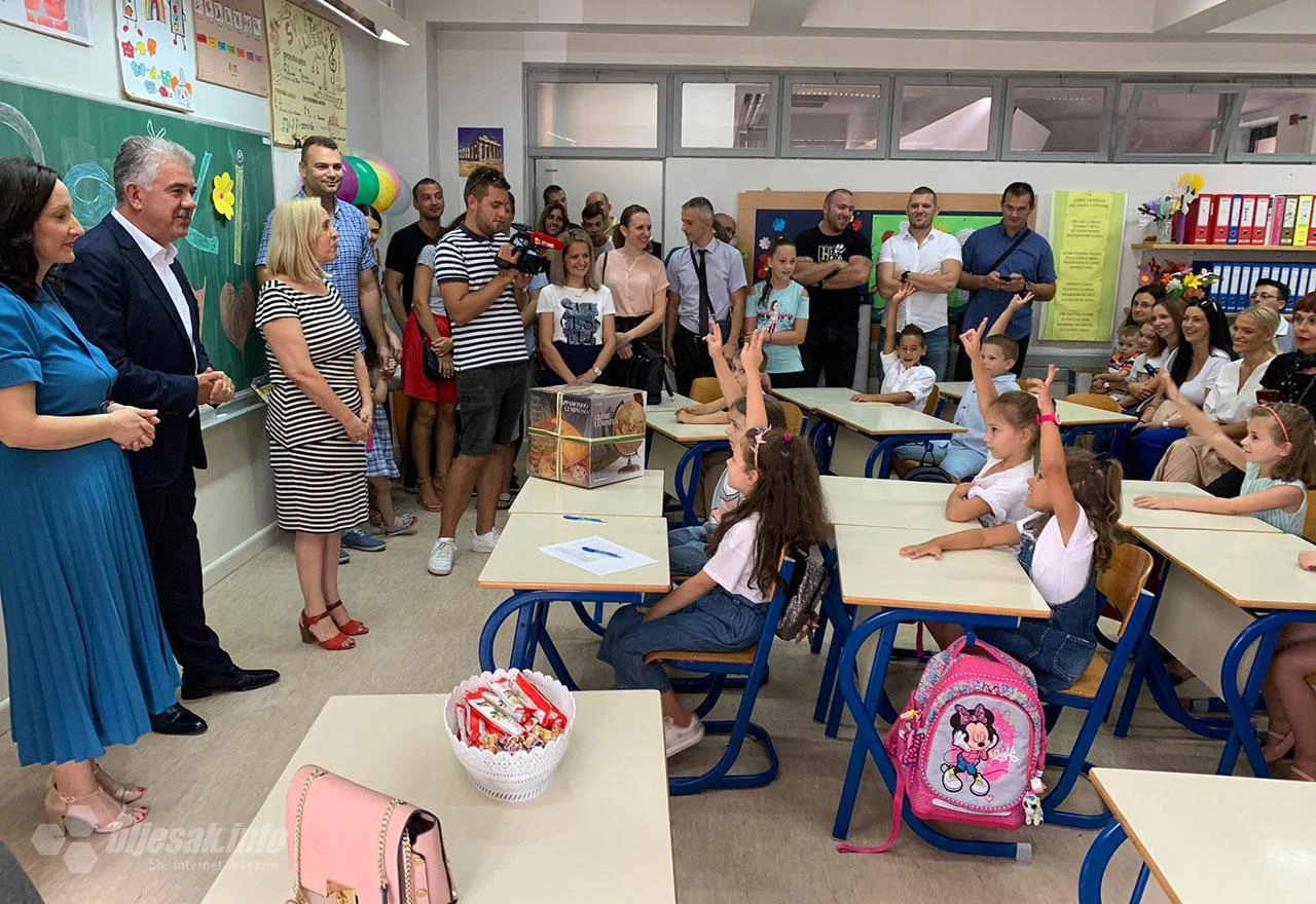Vlada HNŽ osigurala sredstva za nabavu tisuću školskih torbi i pribora