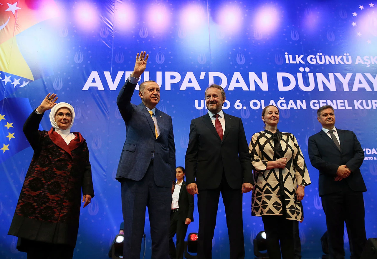 Svadbarskim sokakom: Turski sultan, a slonovi naši