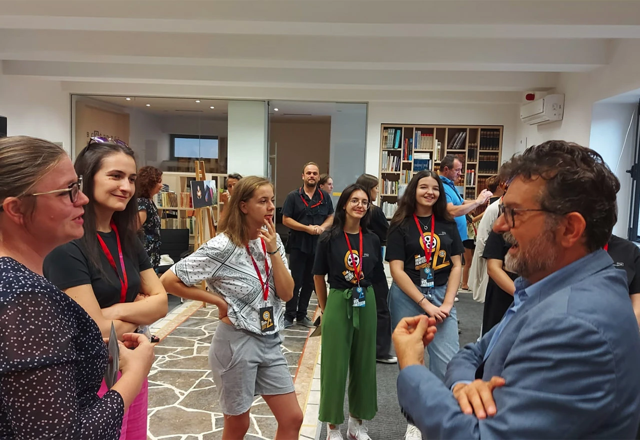 Okrenite mobitel prema izloženoj slici i prepustite se putovanju kroz kulturnu baštinu