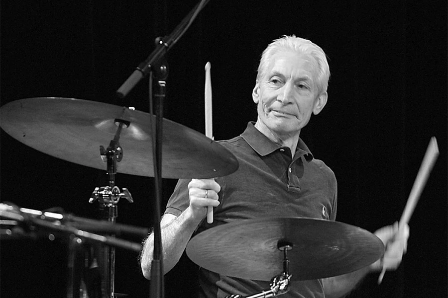 Umro Charlie Watts, bubnjar Rolling Stonesa