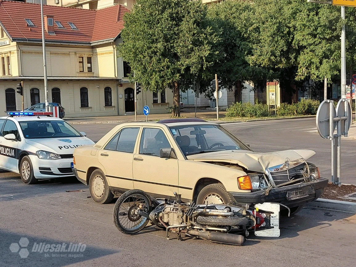 Sudar Mercedesa i motocikla kod Ere