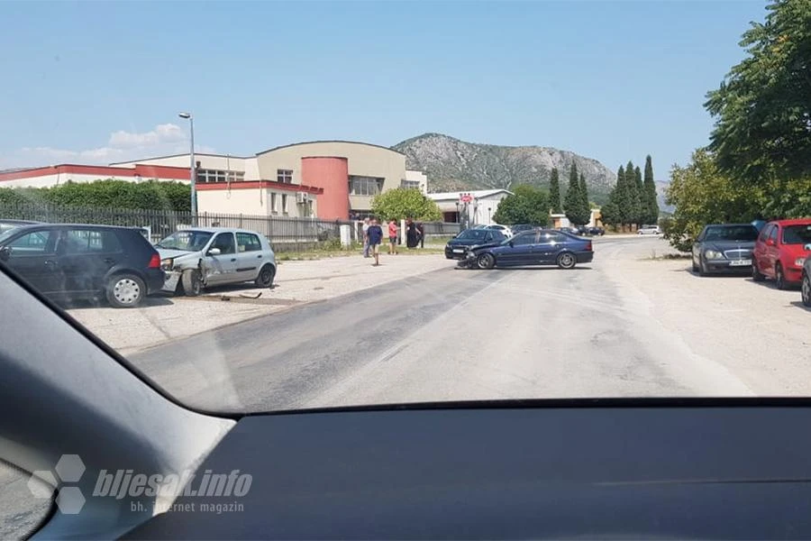 Sudar BMW-a i Renaulta na putu za Aluminij