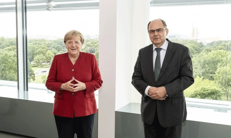 Puna podrška Schmidtu od Merkel