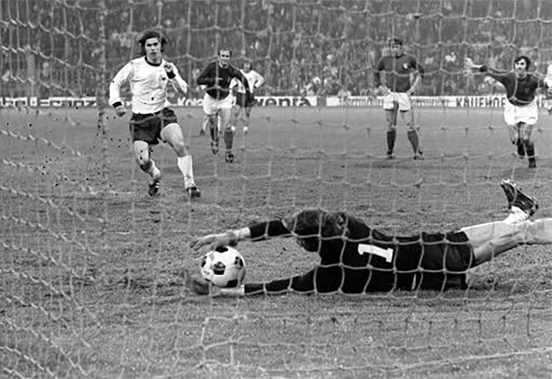 Velež se legendarnom fotografijom iz 1973. godine oprostio od Gerda Müllera