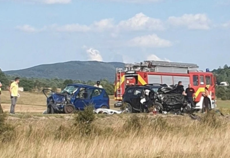 Dvoje poginulih, jedna osoba ozlijeđena u teškoj prometnoj nesreći 
