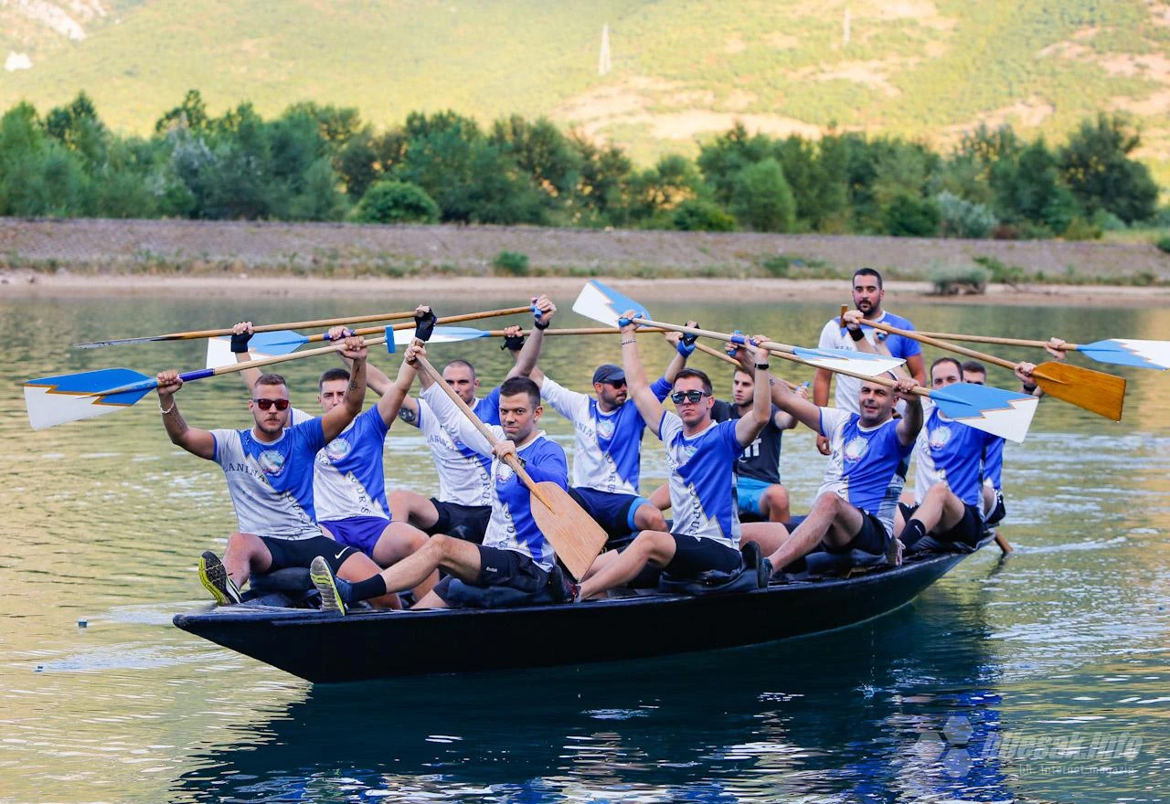 Bljesak na treningu lađarske ekipe: Mostarsko jezero nam je drugi dom