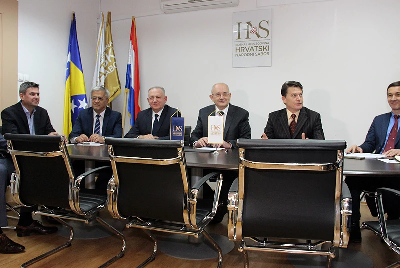 HNS: Zahtjev Hrvatskoj pokazatelj tko upravlja pojedinim institucijama BiH