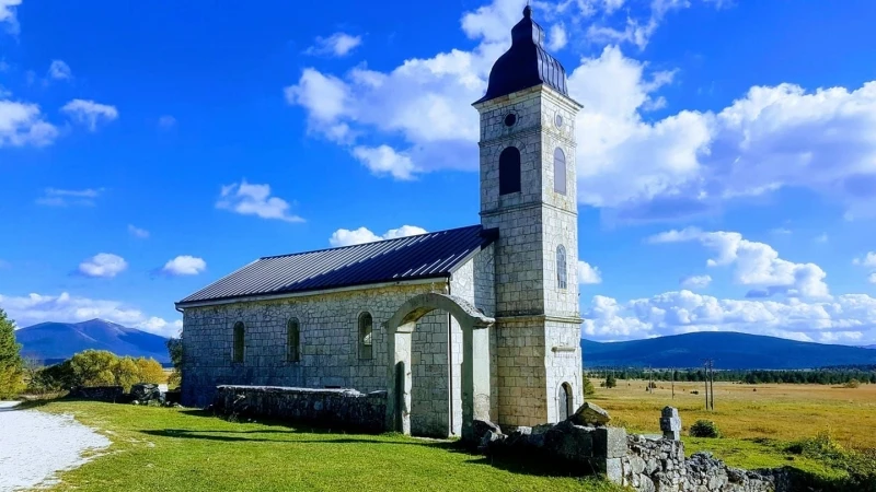 Lučić osudio skrnavljenje Crkve Blagoveštenja Presvete Bogorodice