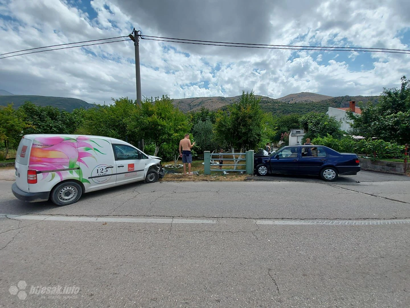 Prometna u Raštanima: Vozila završila u dvorištu kuće