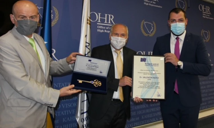 Inzko dobio ''Ključ srca Bosne i Hercegovine''