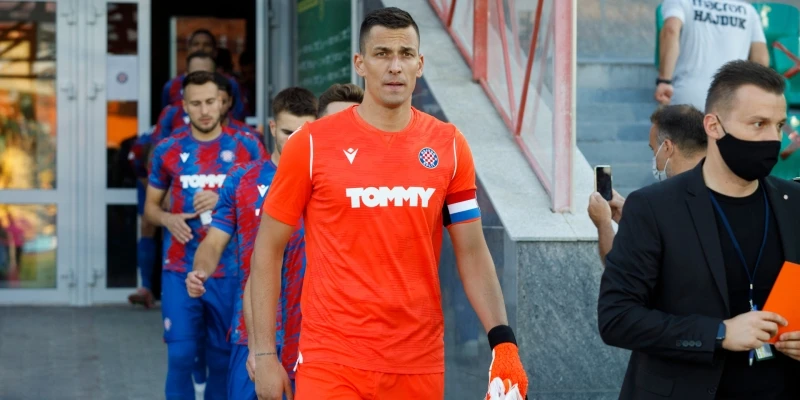 Debakl Hajduka, Rijeka i Osijek idu dalje