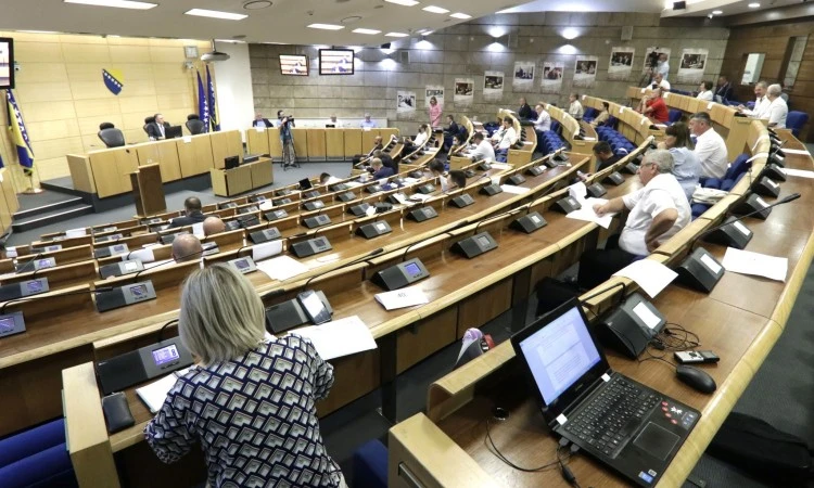 Na dnevnom redu zakon o roditeljima njegovateljima bez rasprave