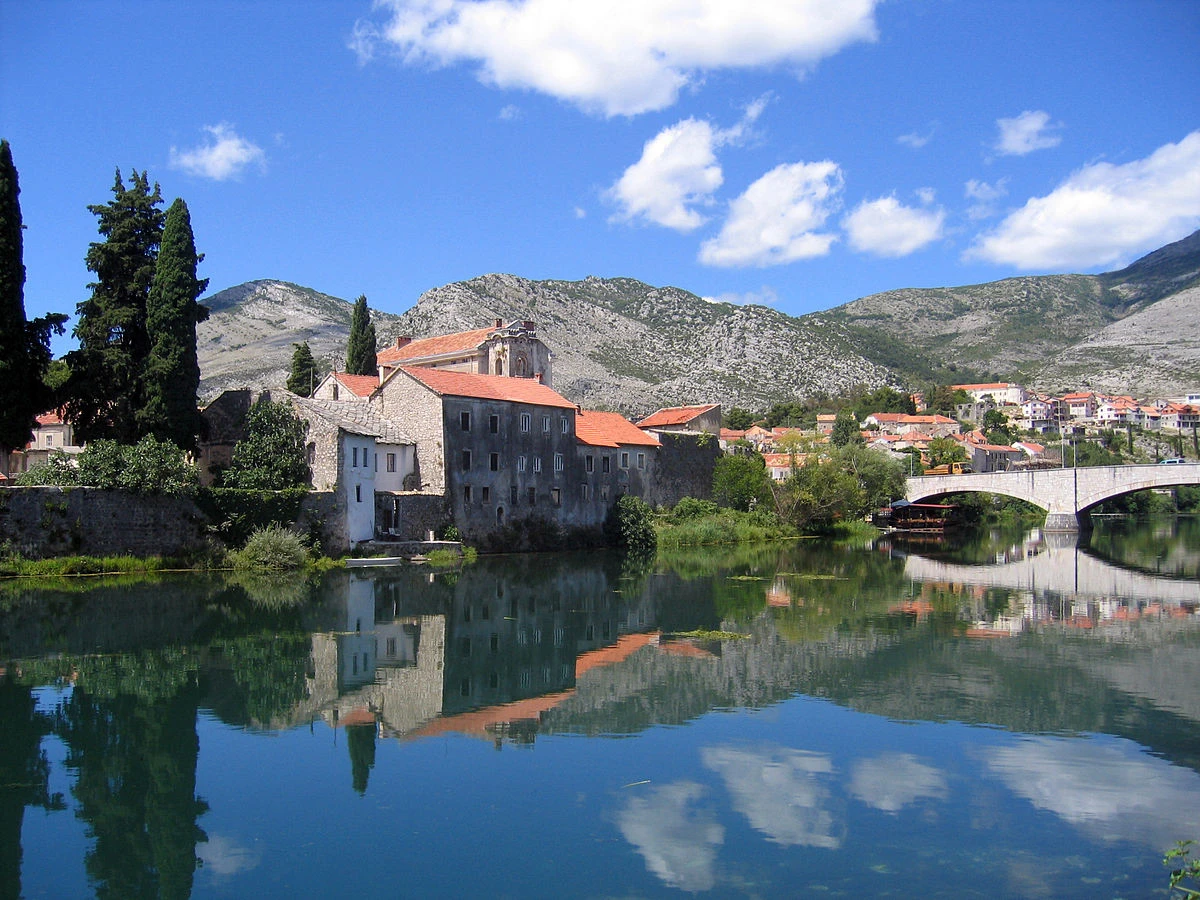 Puni entuzijazma u Trebinju: Stigao veliki broj turista