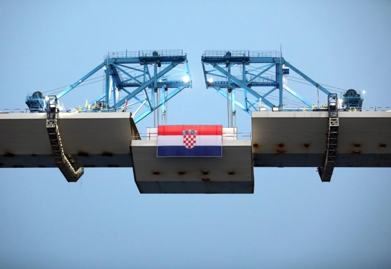 Spojen Pelješki most