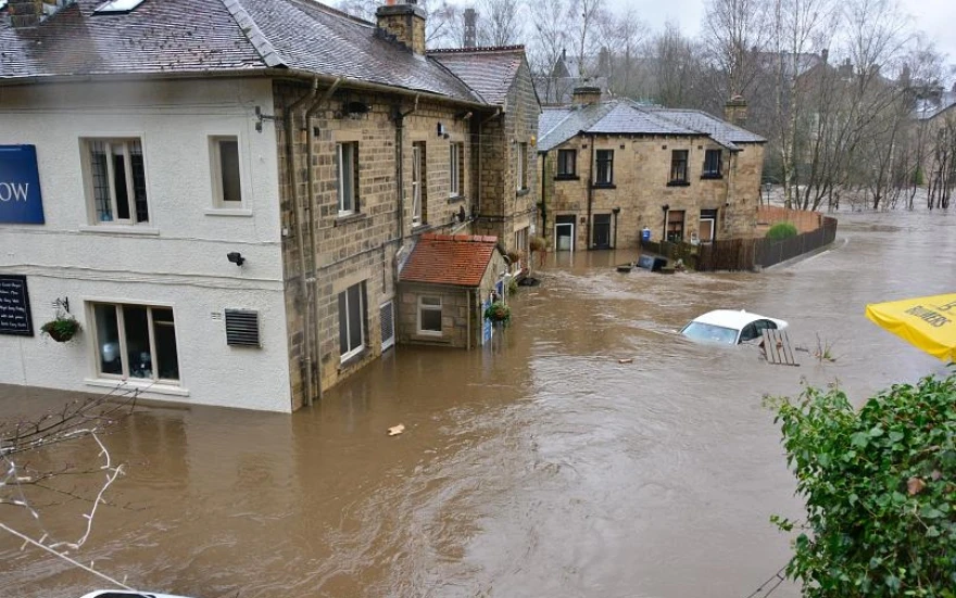Poplave u Italiji, blato 'guta' automobile