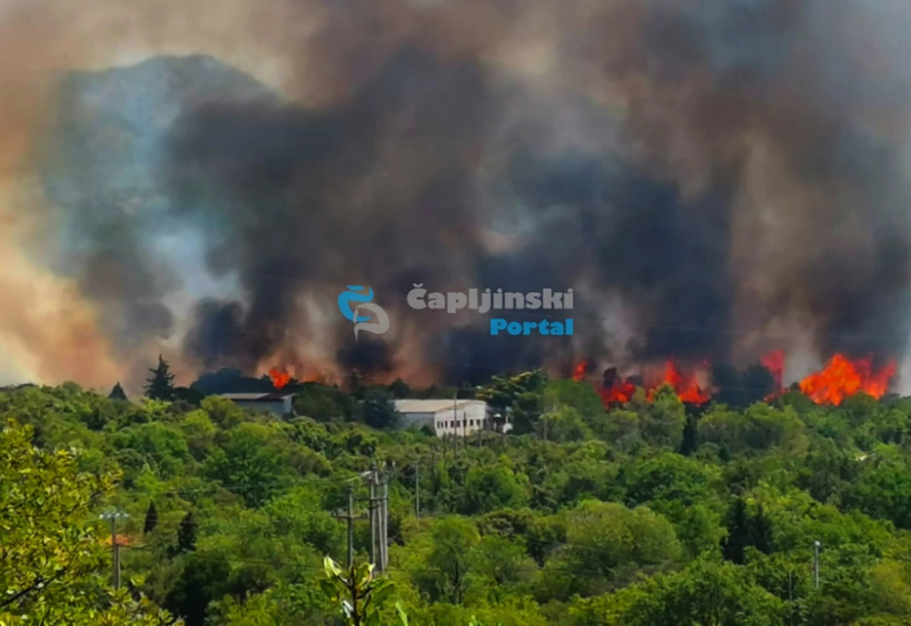 Gori u Neumu, traži se pomoć helikoptera