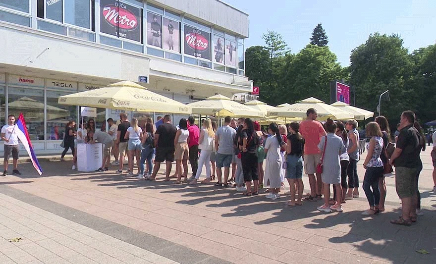 Potpisivanje peticije zbog Inzkove odluke i u Beogradu