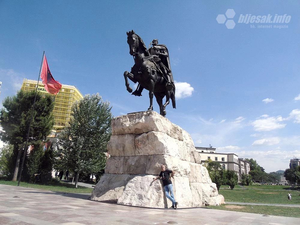 Tirana: Iz mraka Hodžinih bunkera u šarenilo i vedrinu