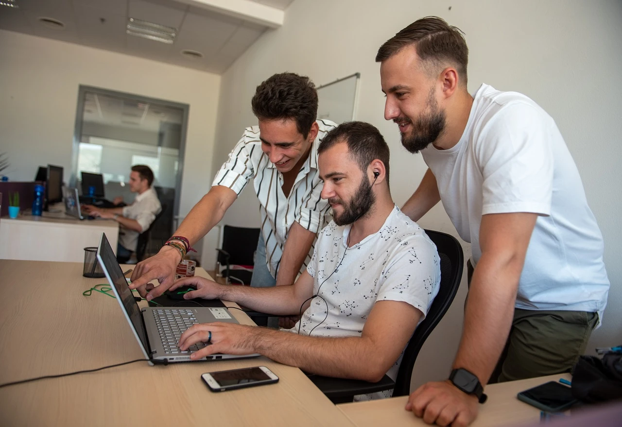 Digiqal - tim koji pokreće