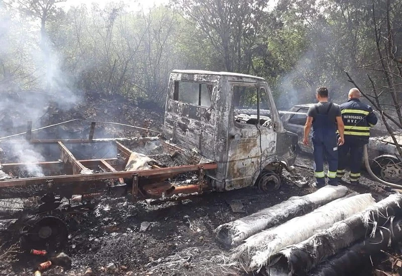 U Drinovcima izgorjela tri automobila