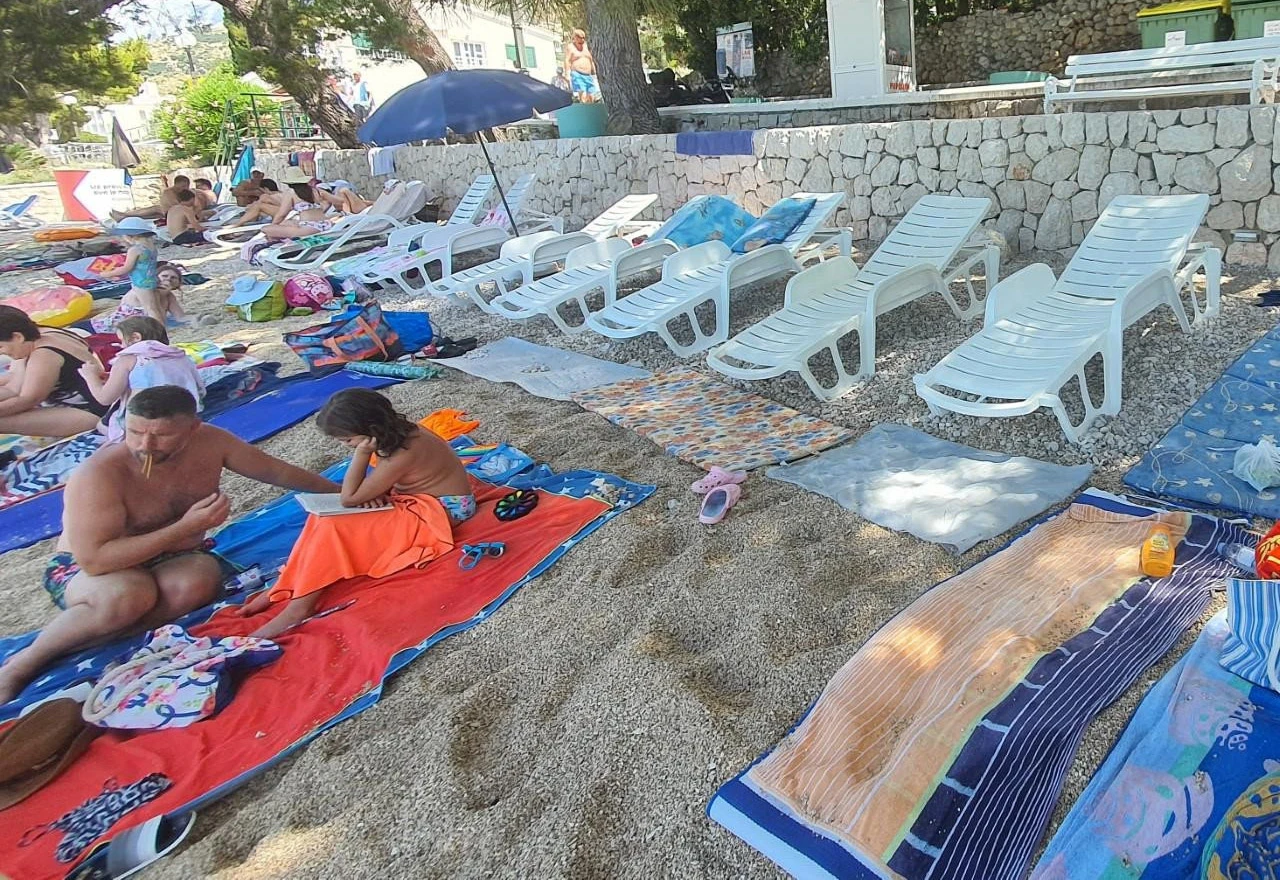Kako Hrvatska dočekuje svoje goste - Psovke i vrijeđanje Tuzlaka zbog mjesta u hladu
