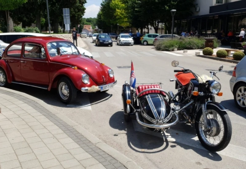 Oldtimeri paradirali Hercegovinom