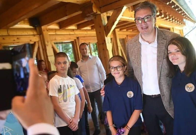 Vučić ugostio mališane iz FBiH i Hrvatske