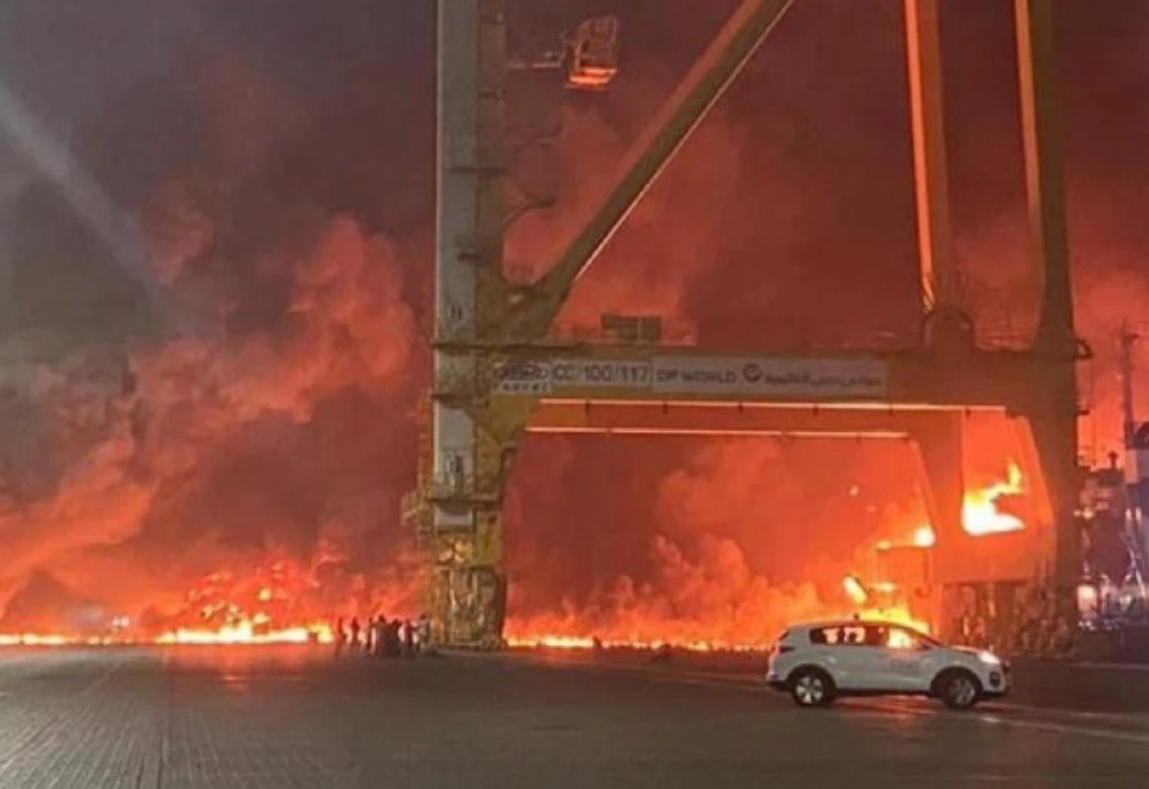 VIDEO| Požar u luci u Dubaiju pod kontrolom