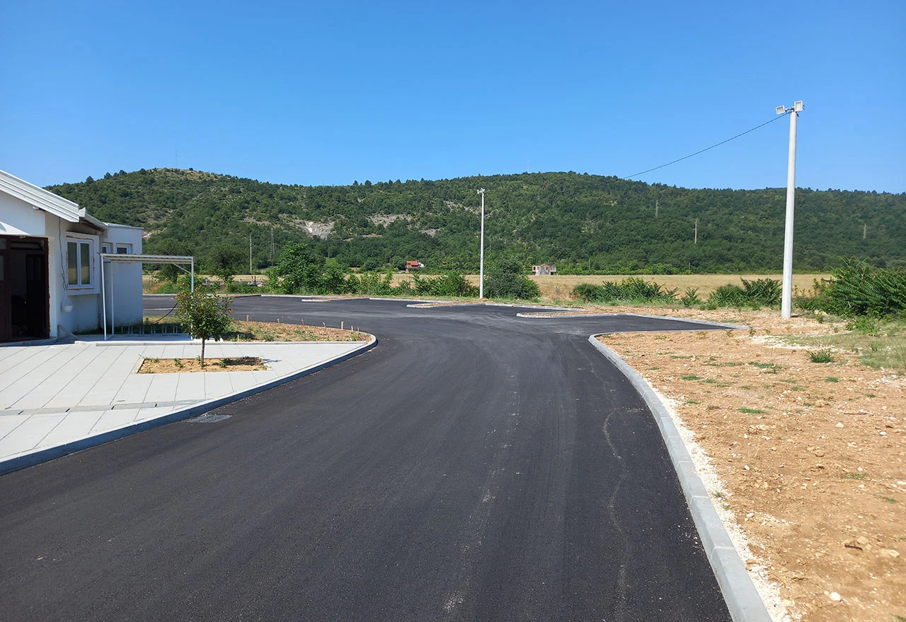 Završena izgradnja parkinga pokraj nekropole Radimlja