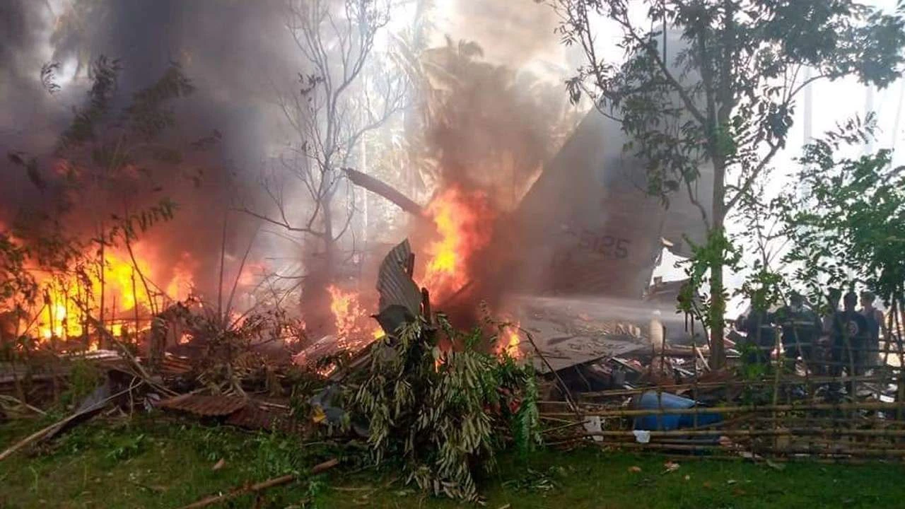 Najmanje 17 ljudi poginulo u padu filipinskog zrakoplova