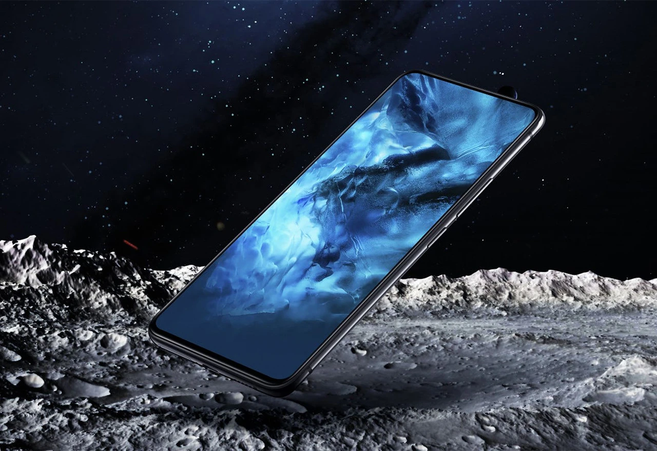 Kinezi idu korak dalje: Telefon u sebi skriva dron!