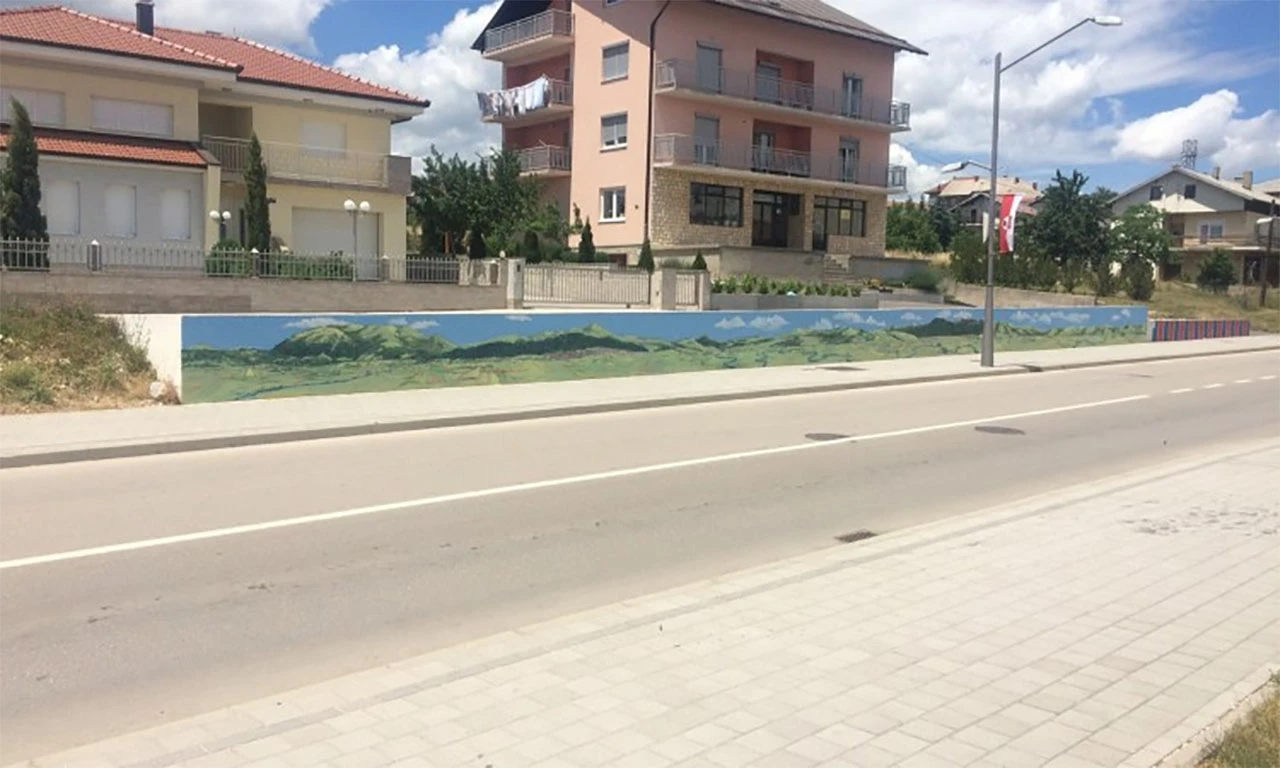 Oslikan mural s panoramom i svim prirodnim ljepotama duvanjskog kraja
