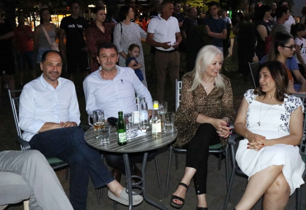 Stotine Mostaraca pjevušilo uz najljepše dalmatinske hitove 