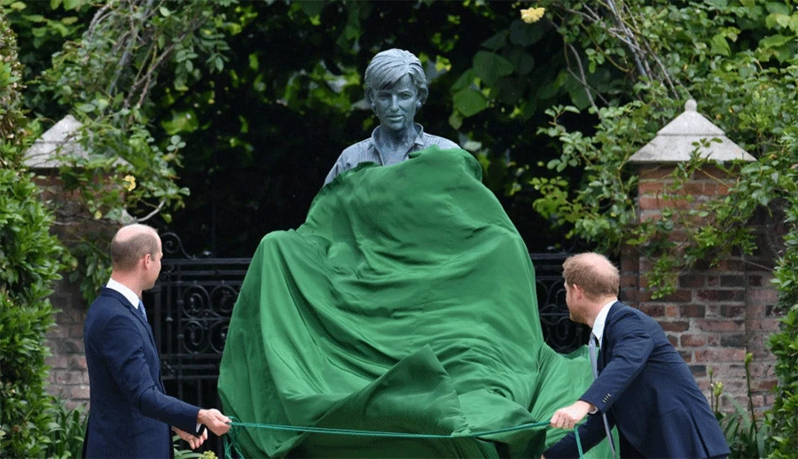 William i Harry otkrili kip princeze Diane