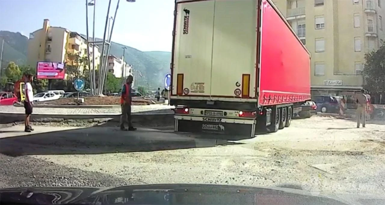 Loša procjena: Je li do vozača ili kružnog toka?