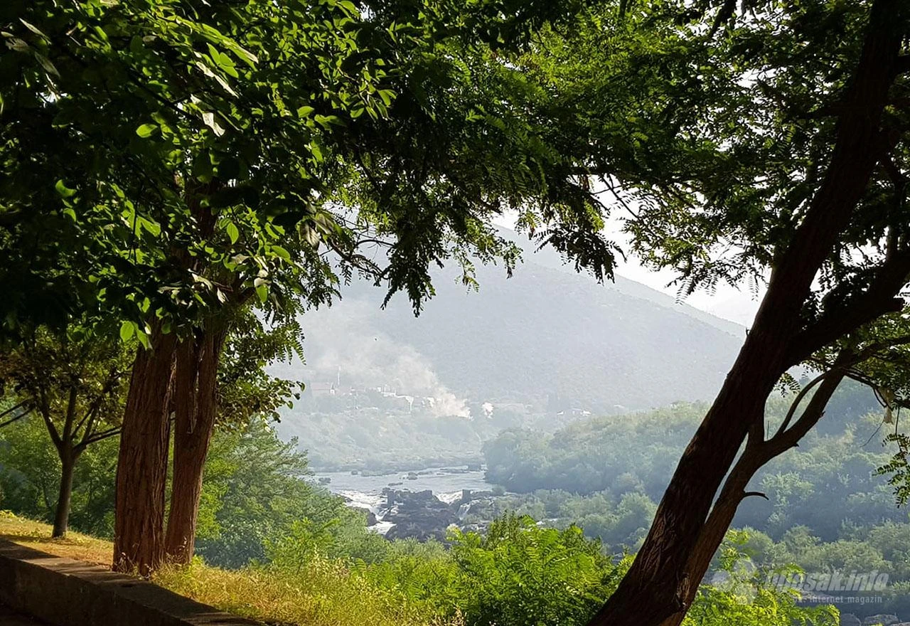 Noć na požarištu: Nema odmora za mostarske vatrogasce